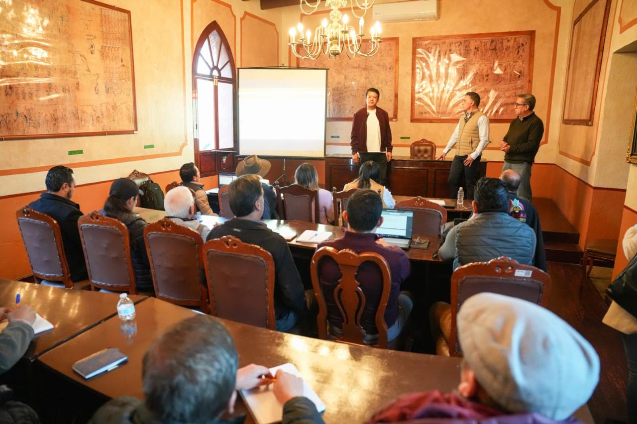 Menos escritorio y más territorio da resultados y ya son más de 100 calles rescatadas con bacheo: Alfonso Sánchez García